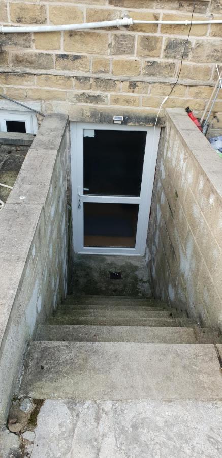 Private Basement Studio Flat With Modern Features Huddersfield Exterior photo